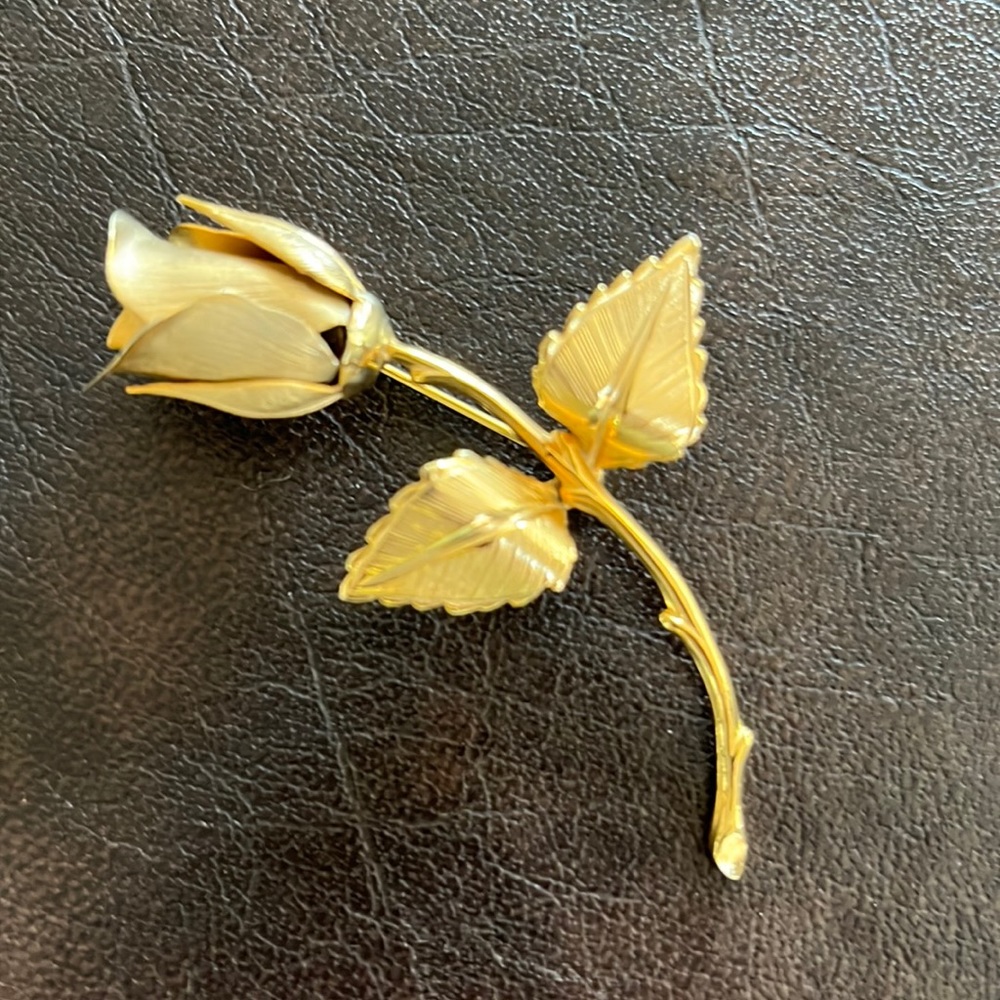 Vintage Rose pin